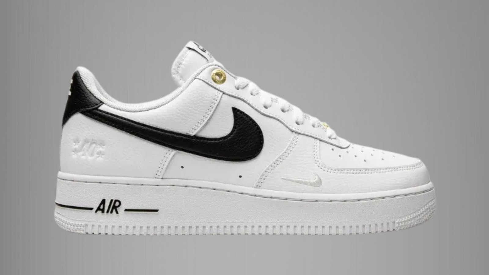 Nike Air Force 1 Low sneakers in white and black, featuring a classic design and iconic silhouette.