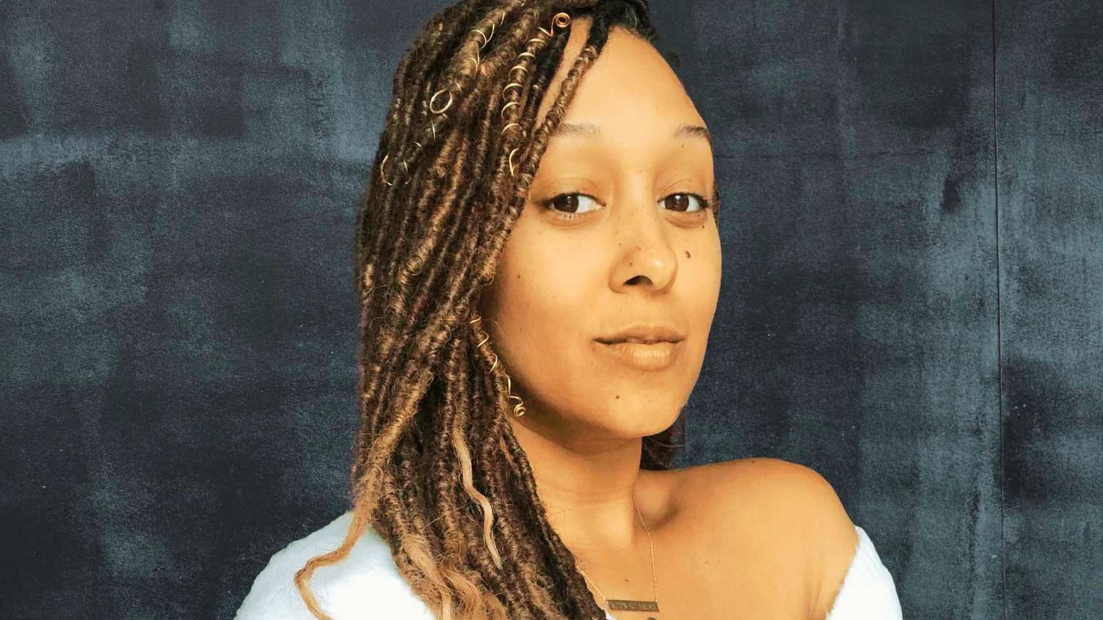 A beautiful woman with Goddess Faux Locs Styles