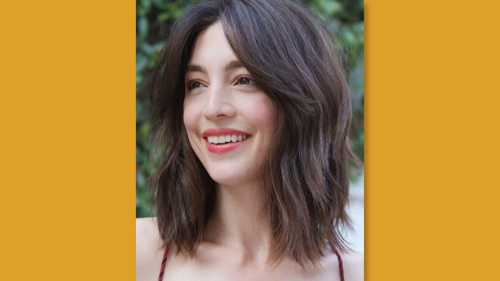 Low maintenance wavy medium length layered lob with center part and bright face-framing money piece highlights on dimensional blonde hair for round face
