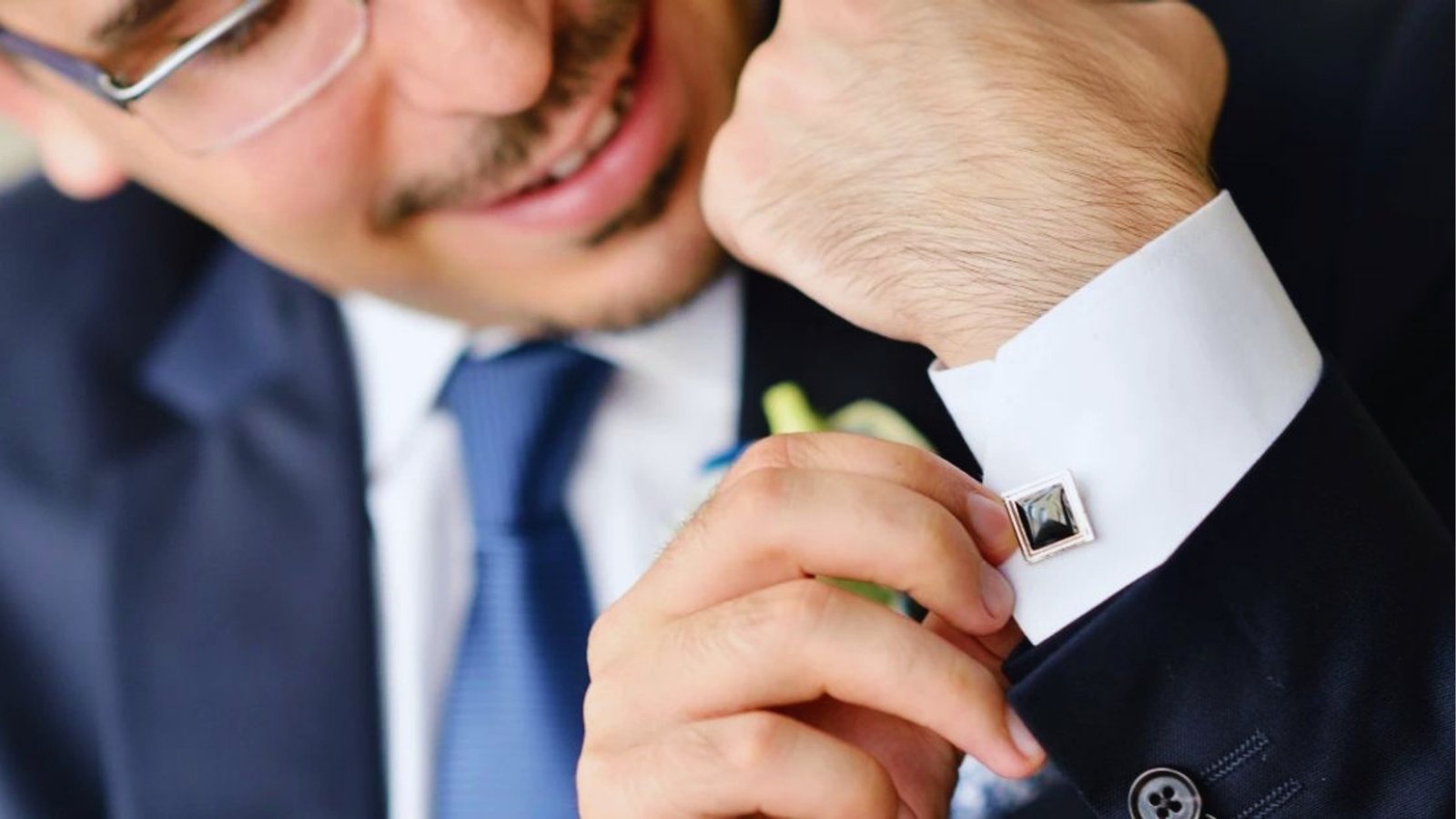 How to Wear Cufflinks Step-by-Step Guide - Maki Fashion How to Wear Cufflinks Step-by-Step Guide - Maki Fashion
